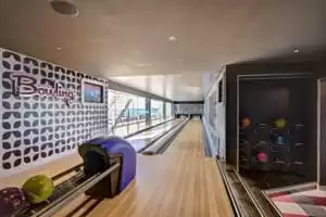 5-SALLE DE JEUX VIDÉO ET DE BOWLING