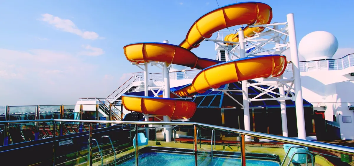 4- TOBOGGAN AQUATIQUE <br> DÉTENTE & FUN EN PLEINE MER