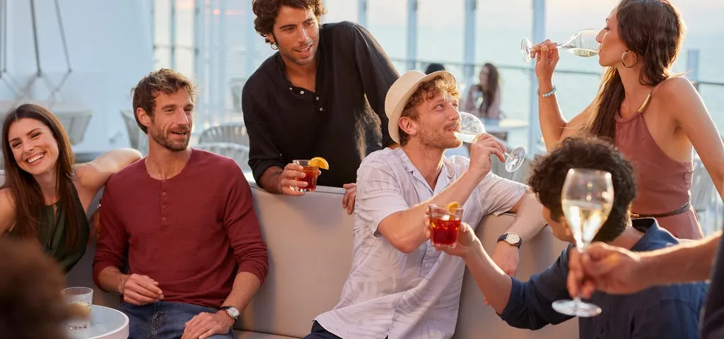 2- BAR SOLARIUM <br> COCKTAILS AU SOLEIL & PAUSE TRANSATS