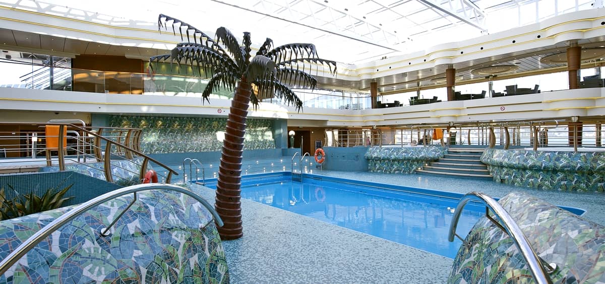 2- SIRENE POOL <br> BATHING BETWEEN SKY AND SEA