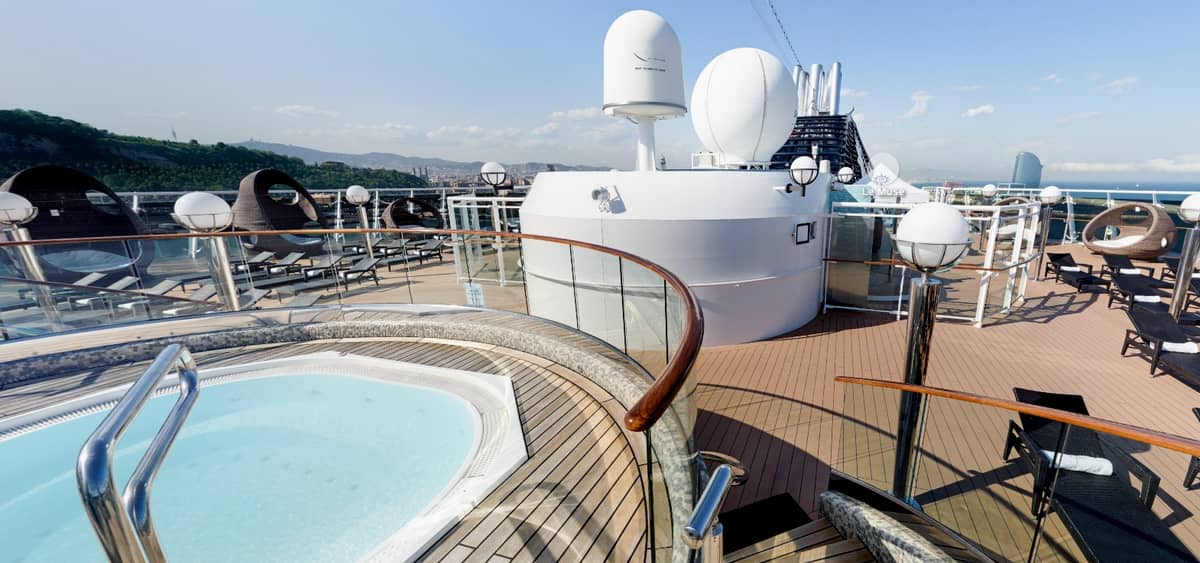 4- TOP 18 SOLARIUM — EXCLUSIVE RELAXATION ON THE UPPER DECK