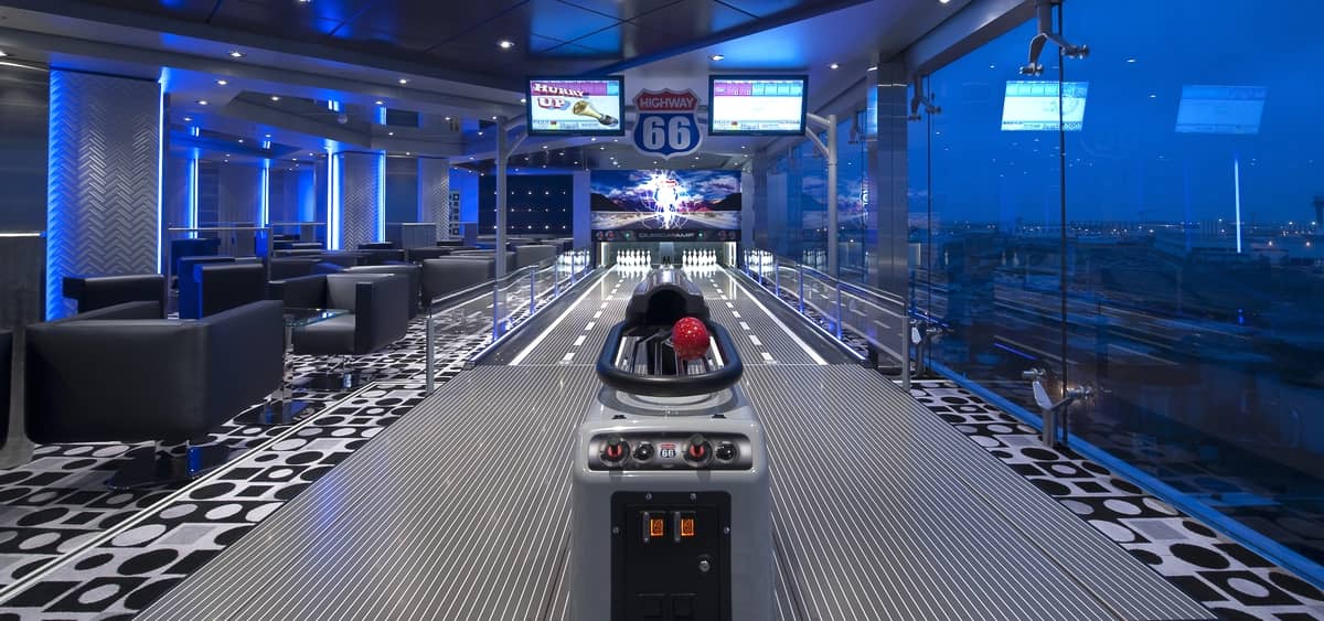 1- T32 DISCO & BOWLING <br> MUSIC AND STRIKES WITH OCEAN VIEWS