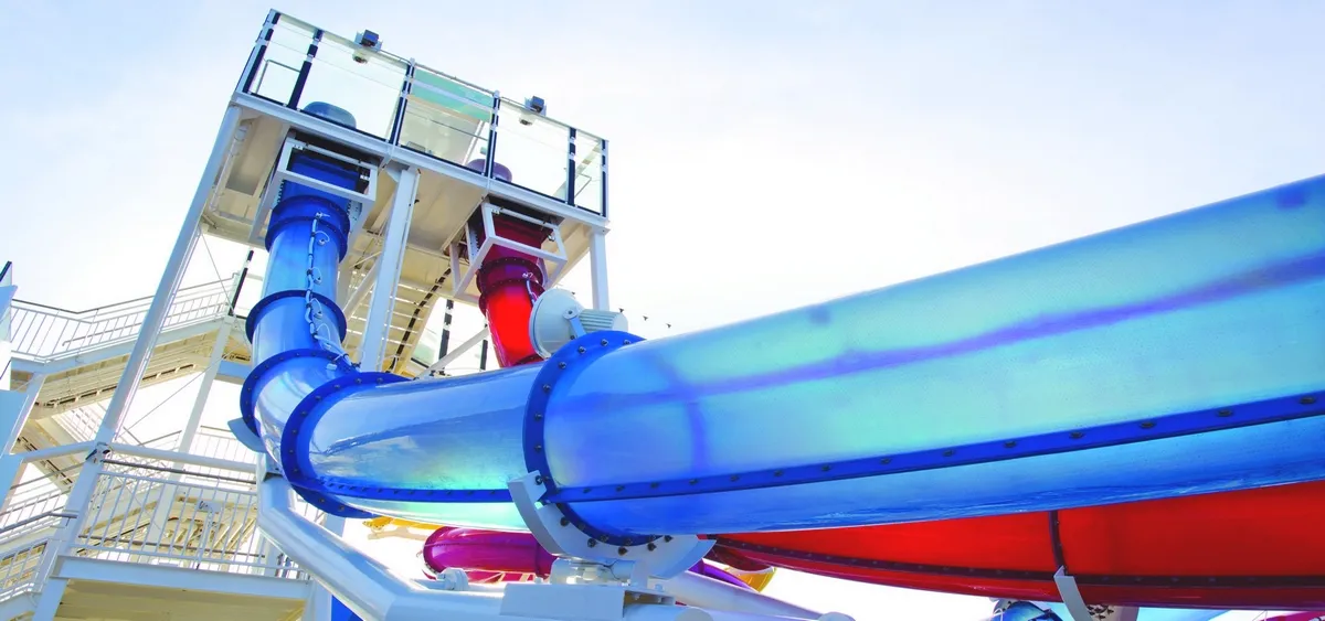 1- AQUA PARK<br> SENSATIONS FORTES ET JEUX D’EAU POUR TOUS