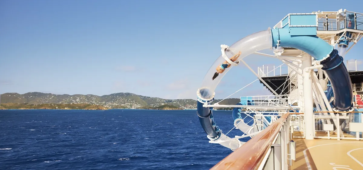 2- OCEAN LOOPS<br> LE TOBOGGAN VERTIGINEUX AU-DESSUS DES VAGUES