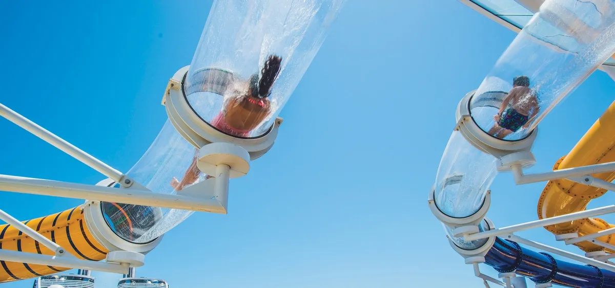 5- THE PERFECT STORM<br>TROIS TOBOGGANS AQUATIQUES SENSATIONNELS