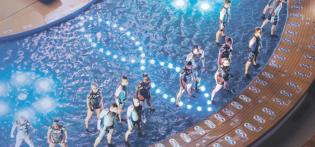 6- AQUATHEATER<br>L’ARENE AQUATIQUE QUI REDEFINIT LE SPECTACLE EN MER