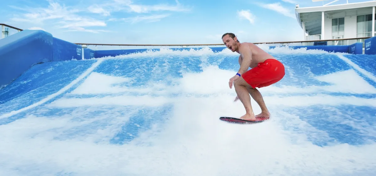 5- FLOWRIDER
LE SIMULATEUR DE SURF SIGNATURE EN MER