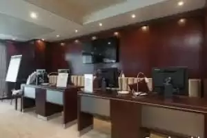 In touch (Internet Café)