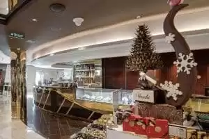 2-Chocolate Bar Venchi 1878 and Gelato & Crêperie Venchi 1878