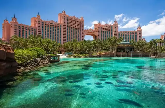À Nassau