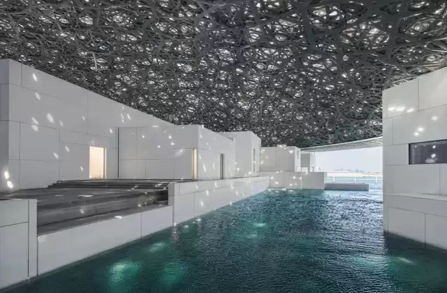 À Abu Dhabi