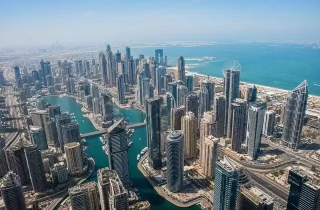À Dubaï