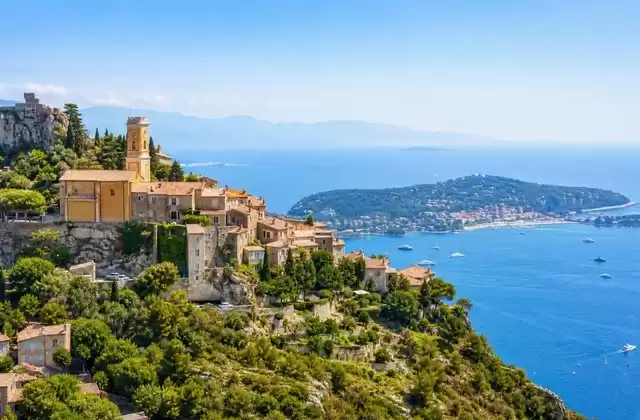 À Cannes ou Villefranche