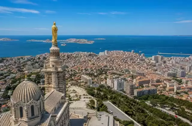 À Marseille