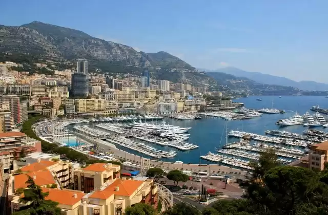 At Port Hercule