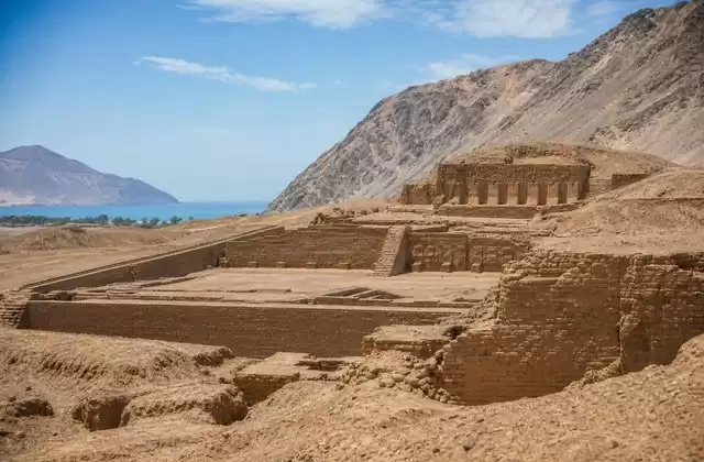 Aux temples de la Lune et du Soleil