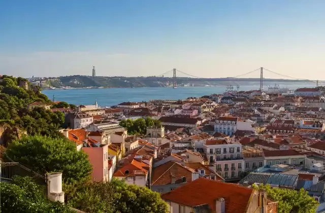 Depuis les miradouros de Lisbonne
