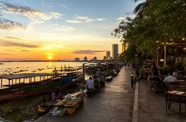 Tonlé Sap riverfront