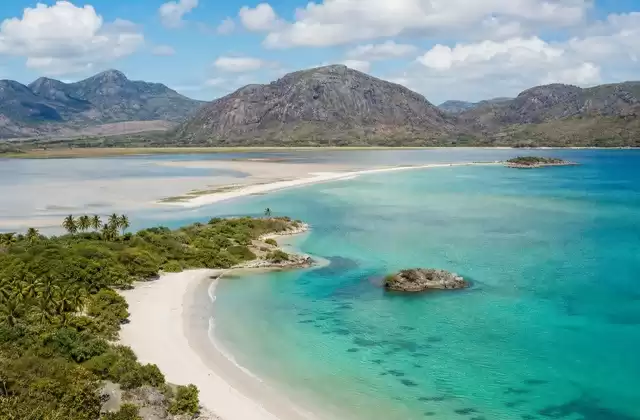 Lokaro Bay
