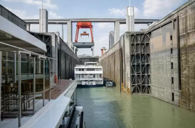 Passing through the dam locks
