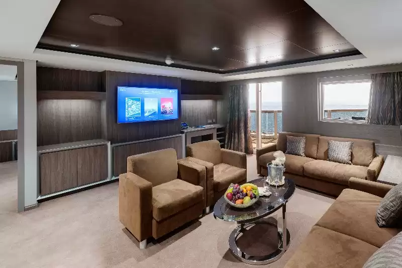 Suite royale yacht club 
