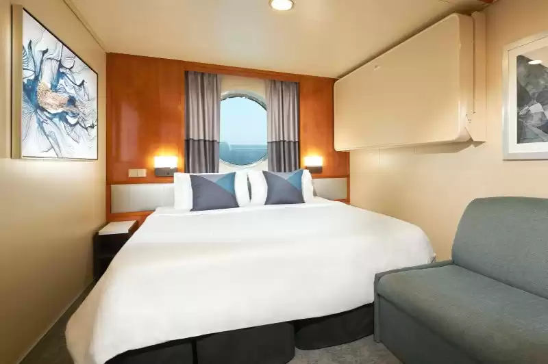 Cabine extérieure avec un grand hublot
