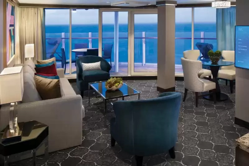 Spacious AquaTheater Suite – 1 Bedroom