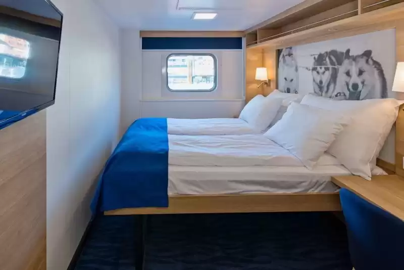 Polar Outside Cabin (Obstructed View)