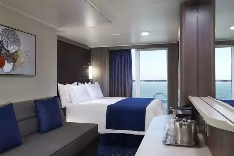 Suite Club Balconwith stern view